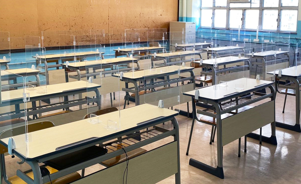 Anti-droplet baffle-for school use
