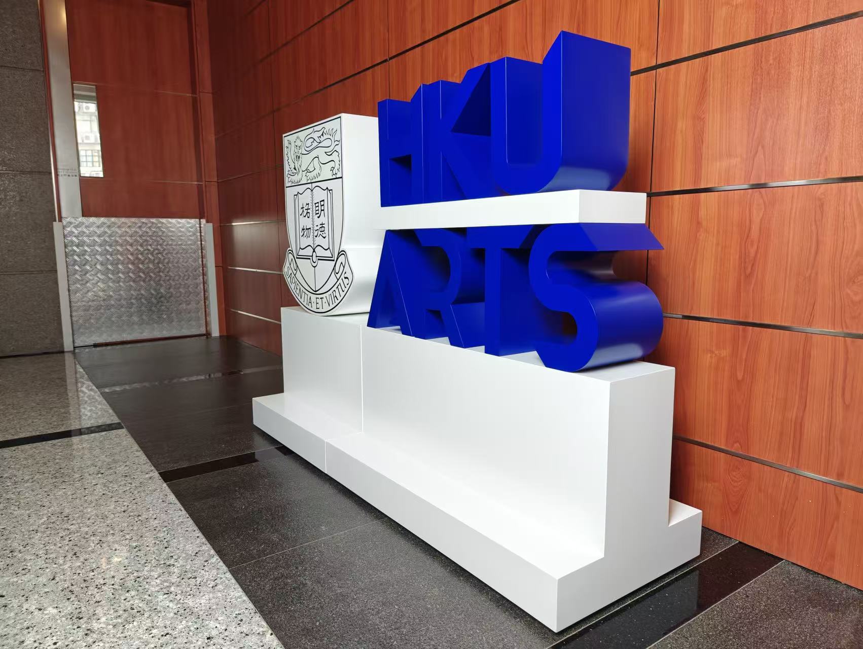 金屬座地立體字，座地立體字，大型立體字擺設，立體logo擺設，立體字製作，訂製立體字