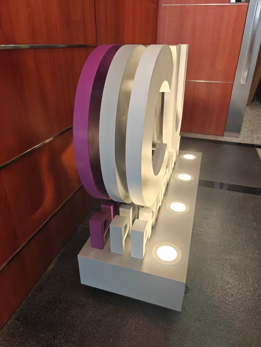 金屬座地立體字,座地立體字,LED立體字, 3D logo擺設,立體字製作,訂製立體字,3D Signboard